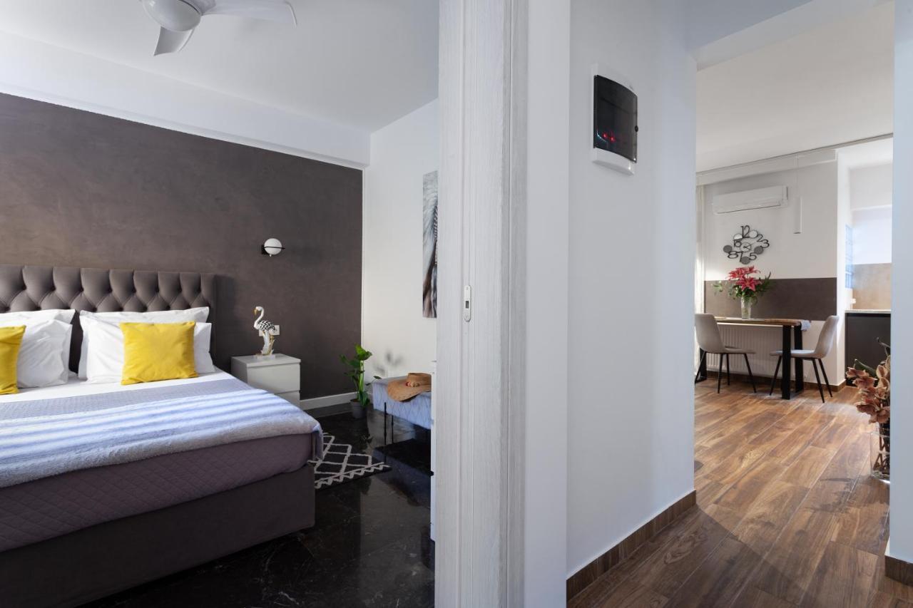 Seaside Apartment By Flisvos Marina Athens Luaran gambar