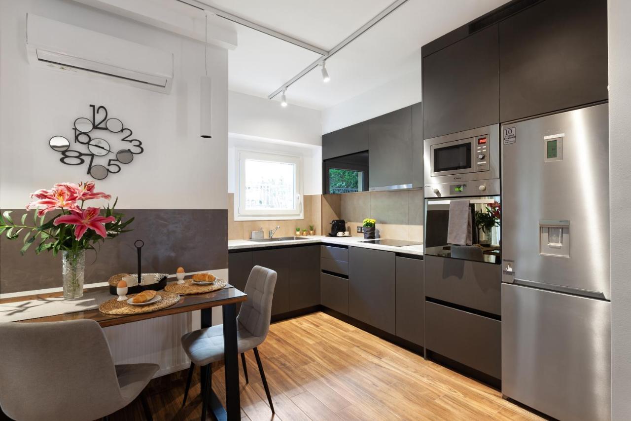 Seaside Apartment By Flisvos Marina Athens Luaran gambar